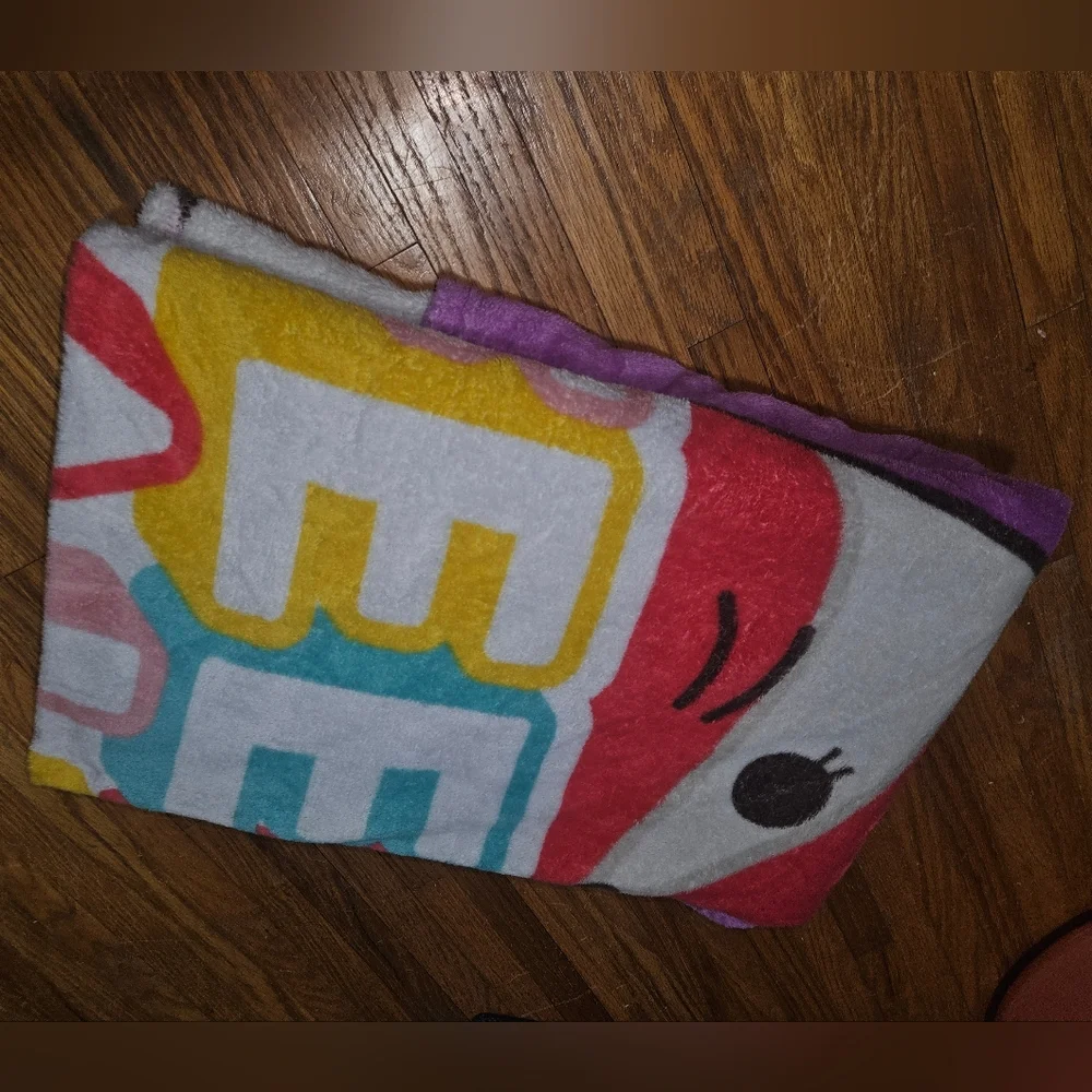 Squishmallows Throw Blanket Feelin' Mallow With Cam Cat, Fifi Fox & Winston Owl - Picture 6 of 6
